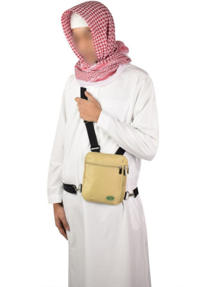Demonstration pour porter la Sacoche Pour Hajj Et Omra - Hajj Safe